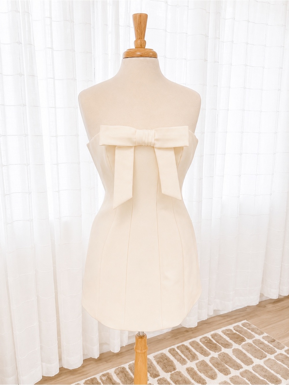NWT Strapless Ivory Bow Mini Dress – Size 4